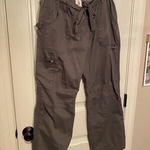 2X women’s koi grey scrub pants cargo style.